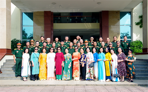 Hội Cựu chiến binh quân tình nguyện Mặt trận 479 khu vực Hà Nội đến thăm Sư đoàn 309