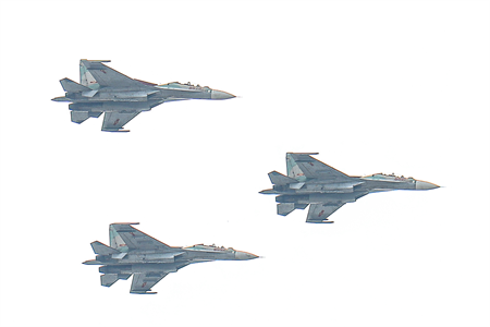 Người dân TPHCM ngắm nhìn Không quân Nhân dân Việt Nam huấn luyện