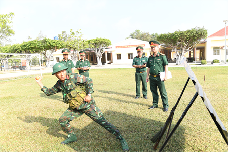Bộ CHQS tỉnh Long An kiểm tra công tác huấn luyện Trung đoàn 738