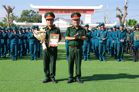 Ban CHQS thành phố Phan Thiết công bố quyết định thành lập Trung đội Dân quân thường trực
