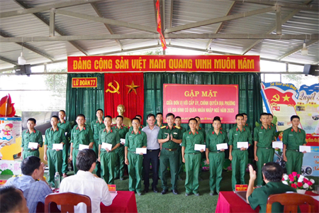 Lữ đoàn 77 gặp mặt giữa đơn vị với cấp ủy, chính quyền địa phương và gia đình chiến sĩ mới