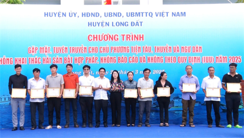 Huyện Long Đất gặp mặt, tuyên truyền pháp luật cho chủ phương tiện tàu, thuyền và ngư dân