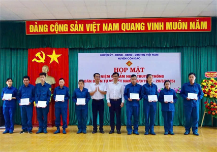Huyện Côn Đảo họp mặt kỷ niệm 90 năm Ngày truyền thống dân quân tự vệ