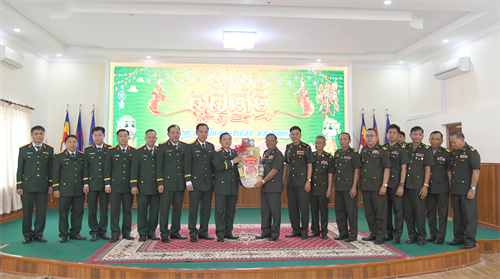 Bộ CHQS tỉnh Long An chúc tết Chol Chnam Thmay tỉnh Preyveng