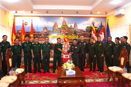 Bộ Tư lệnh Quân khu 7 thăm chúc Tết cổ truyền Bộ Tư lệnh Quân khu 1, Quân đội Hoàng gia Campuchia