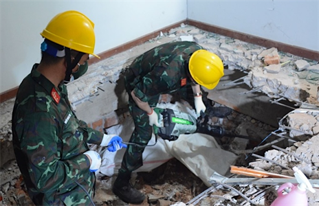 Lực lượng cứu hộ QĐND Việt Nam nỗ lực cứu 1 nạn nhân còn sống trong trận động đất ở Myanmar