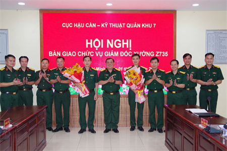 Bàn giao chức vụ Giám đốc Xưởng Z735, Cục Hậu cần-Kỹ thuật Quân khu 7