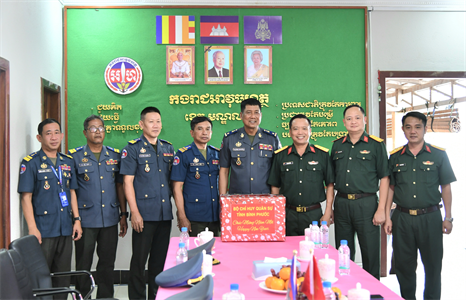 Bộ CHQS tỉnh Bình Phước thăm, chúc tết Chol Chnam Thmay tại Vương quốc Campuchia