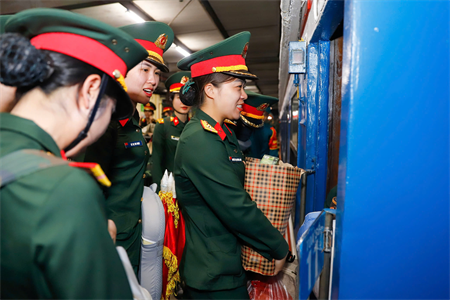 Đoàn diễu binh, diễu hành lên đường vào Nam