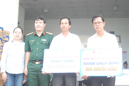 Bệnh viện Quân y 7A khám bệnh, phát thuốc miễn phí tại huyện Cần Giuộc, tỉnh Long An.