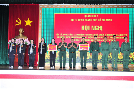 Bộ Tư lệnh TPHCM gặp gỡ, động viên, giao nhiệm vụ cho cán bộ, chiến sĩ tham gia huấn luyện diễu binh, diễu hành