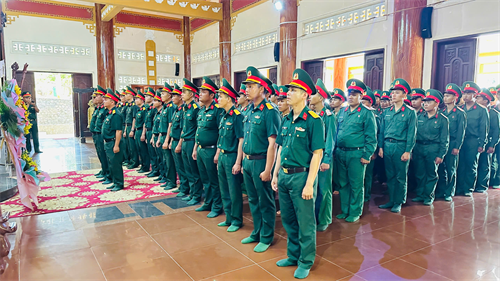 Chiến sĩ mới Trung đoàn Minh Đạm hành quân về nguồn