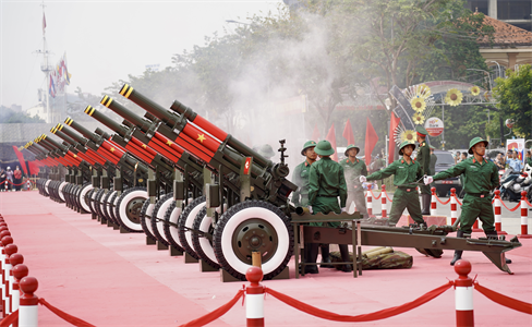 Bắn pháo lễ diễn tập chuẩn bị cho ngày hội lớn