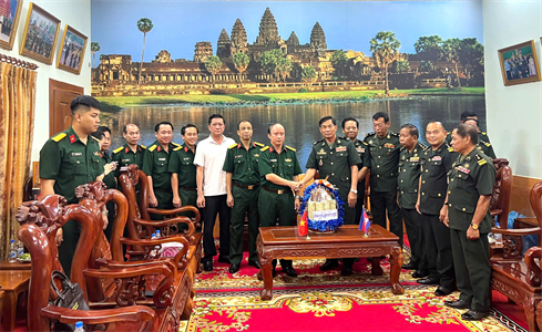 Bộ CHQS tỉnh Bình Dương chúc tết Chol Chnam Thmay tại Tiểu khu Quân sự Kratie, Quân đội Hoàng gia Campuchia