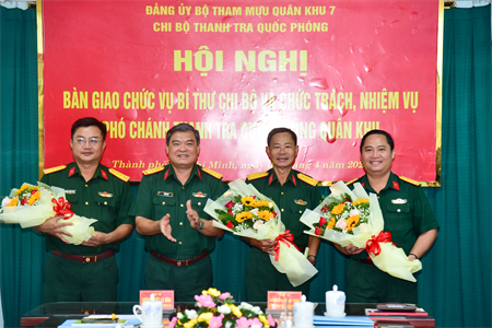 Bàn giao chức vụ Bí thư Chi bộ và chức trách, nhiệm vụ Phó Chánh Thanh tra Quốc phòng Quân khu 7