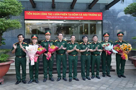 Bệnh viện Quân y 175 cử y, bác sĩ thực hiện nhiệm vụ tại Bệnh xá đảo Trường Sa