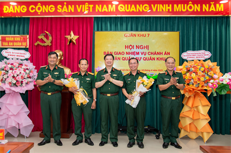 Bàn giao nhiệm vụ Chánh án Tòa án Quân sự Quân khu