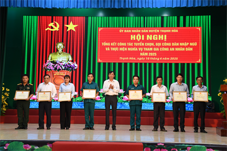 Huyện Thạnh Hóa, tỉnh Long An tổng kết công tác tuyển chọn, gọi công dân nhập ngũ năm 2025.