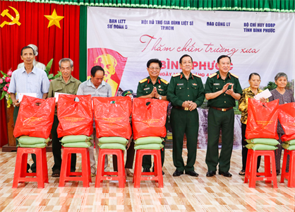 Hội Hỗ trợ gia đình liệt sĩ Thành phố Hồ Chí Minh tổ chức về nguồn tại Bình Phước