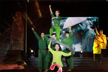 ​Sinh viên Luật hát vang những ca khúc cách mạng