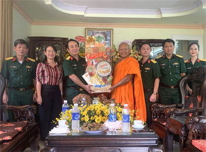 Bộ CHQS tỉnh Bà Rịa - Vũng Tàu thăm, chúc tết Chol Chnam Thmay của đồng bào Khmer