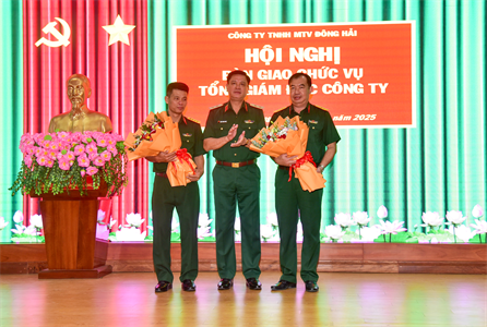 Bàn giao chức vụ Tổng Giám đốc Công ty Đông Hải
