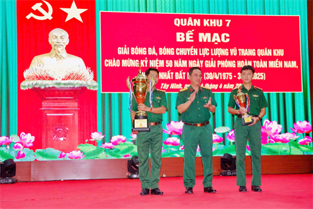 Bế mạc Giải bóng đá, bóng chuyền LLVT Quân khu 7 năm 2025