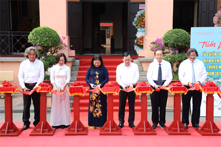 Trưng bày chuyên đề "Từ Chiến thắng Điện Biên Phủ đến Đại thắng mùa xuân năm 1975" và chuyên đề "Hình tượng Chủ tịch Hồ Chí Minh qua ngôn ngữ điêu khắc"