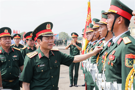 Cán bộ, chiến sĩ  diễu binh, diễu hành hoàn thành tốt nhiệm vụ tổng hợp luyện
