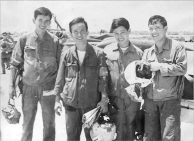 NGÀY NÀY 50 NĂM TRƯỚC: Ngày 17-4-1975, Bộ Tổng tư lệnh chỉ thị đánh phá các sân bay của địch