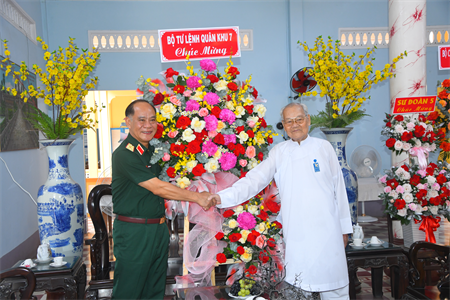 Quân khu 7 chúc mừng sinh nhật ngài Đầu sư Thượng Tám Thanh