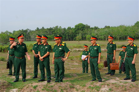 Trung tướng Nguyễn Quang Ngọc kiểm tra công tác sẵn sàng chiến đấu Trung đoàn 271, Sư đoàn 5
