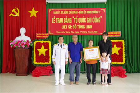 Bộ Tư lệnh Vùng 2 Hải quân tổ chức trao Bằng “Tổ quốc ghi công” cho thân nhân liệt sĩ