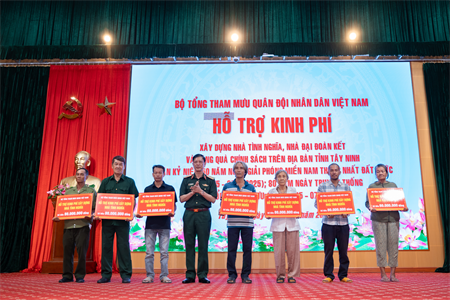 Bộ Tổng Tham mưu quân đội nhân dân Việt Nam thăm tặng quà tại tỉnh Tây Ninh