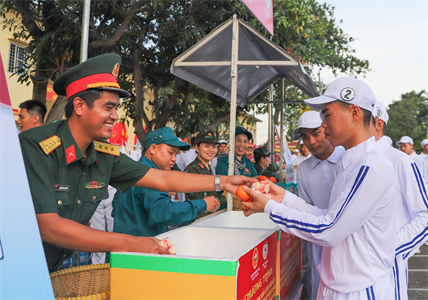 ​“Tiếp sức các lực lượng huấn luyện tham gia diễu binh, diễu hành” tại Sư đoàn 309