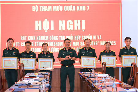 Quân khu rút kinh nghiệm tổ chức gameshow “Sắc màu sao vuông”