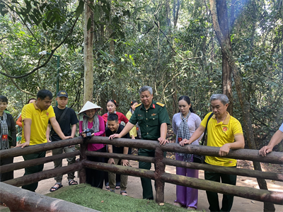 Về nguồn tại Khu di tích lịch sử Địa đạo Củ Chi