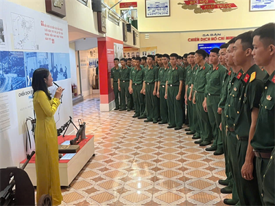 Ký ức tháng Tư và những cảm xúc tự hào khi tham quan Bảo tàng Chiến dịch Hồ Chí Minh