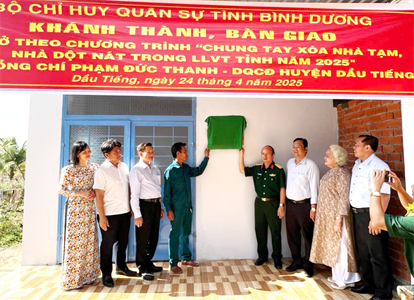 Bàn giao nhà theo Chương trình xóa nhà tạm, nhà dột nát trên địa bàn huyện Dầu Tiếng, tỉnh Bình Dương