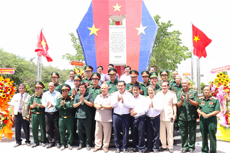 Khánh thành Bia ghi nhớ chiến công Trung đoàn 174 và quân dân Long An giải phóng thị xã Tân An