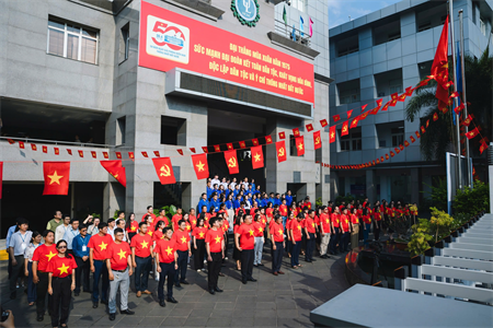 Giáo dục lòng yêu nước cho sinh viên thông qua lễ chào cờ