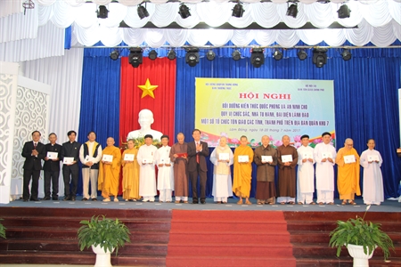 107 chức sắc tôn giáo, nhà tu hành được bồi dưỡng kiến thức quốc phòng