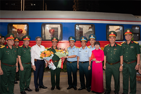 Xúc động chia tay các khối diễu binh, diễu hành về đơn vị