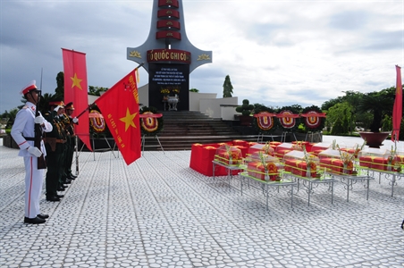 Long An: Truy điệu và an táng hài cốt liệt sĩ