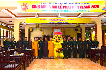 Bộ CHQS tỉnh Long An thăm và chúc mừng Đại lễ Phật đản Vesak 2025