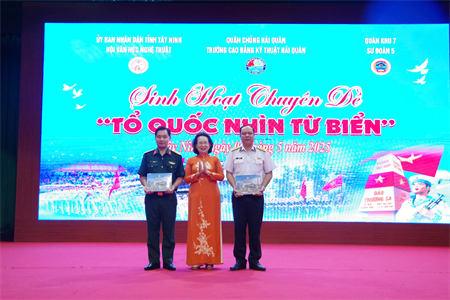 Sư đoàn 5 sinh hoạt chuyên đề “Tổ quốc nhìn từ biển”