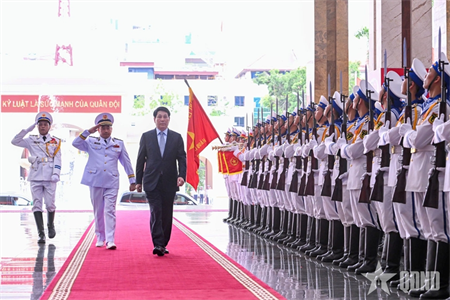 Chủ tịch nước dự Lễ kỷ niệm và trao Huân chương Hồ Chí Minh tặng Quân chủng Hải quân