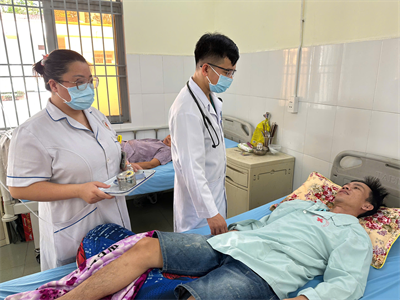 Bệnh viện Quân y 7B cấp cứu thành công bệnh nhân nuốt tăm tre xuyên thủng hành tá tràng
