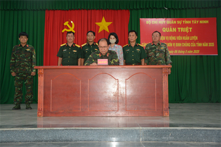 Bộ CHQS tỉnh Tây Ninh khai mạc huấn luyện cán bộ Khung B quân nhân dự bị