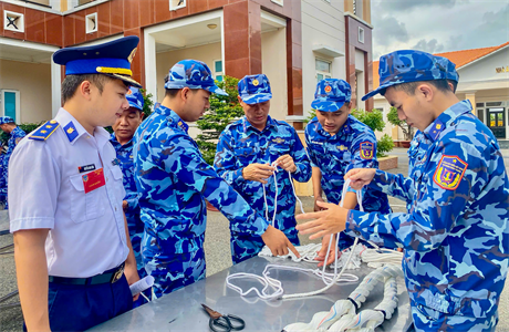 Hải đội 301 tổ chức thành công hội thao thủy nghiệp cơ bản năm 2025